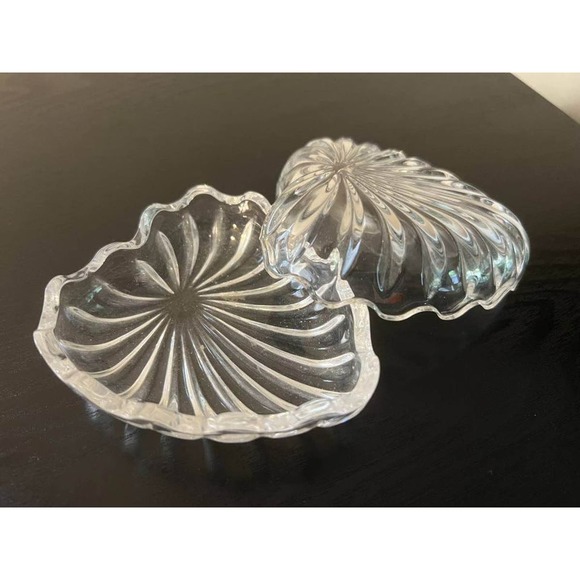 Royal Crystal Rock Crystal Heart Vanity Trinket Box w/ Clamshell Lid - Picture 3 of 3